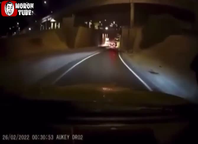 Video :The incorrect driver is attacked by carjackers!